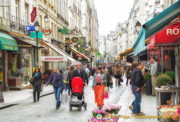 Locals and tourists in rue Montorgueil